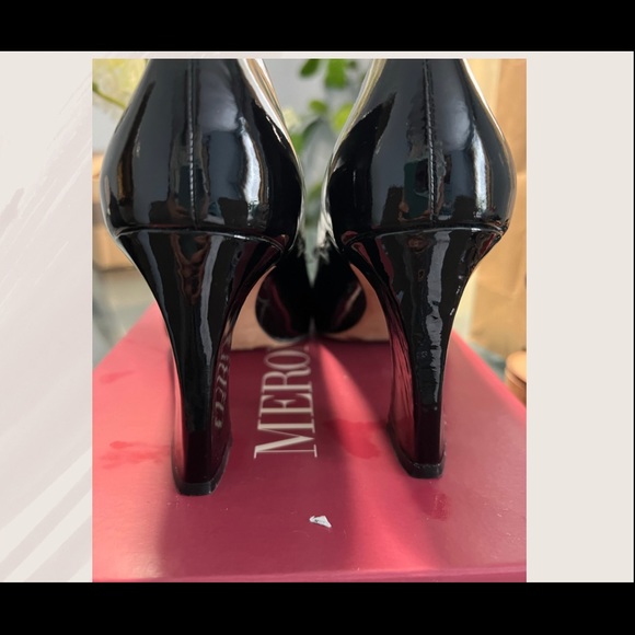 VINCE CAMUTO ONAN HEELS - Picture 2 of 3